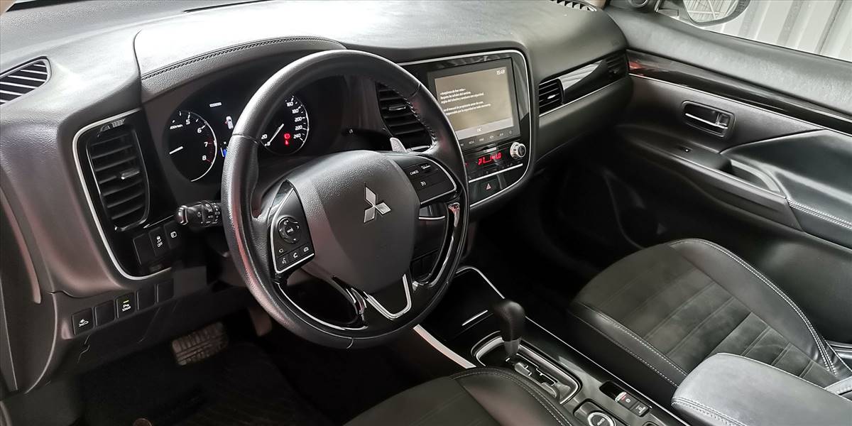 MITSUBISHI OUTLANDER GLX 4X4 2.4 AUT - Imagen 21
