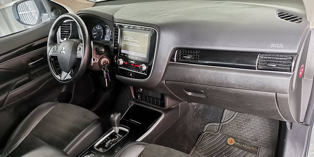 MITSUBISHI OUTLANDER GLX 4X4 2.4 AUT - Imagen 22