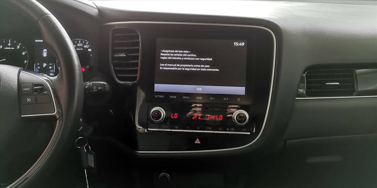 MITSUBISHI OUTLANDER GLX 4X4 2.4 AUT - Imagen 23