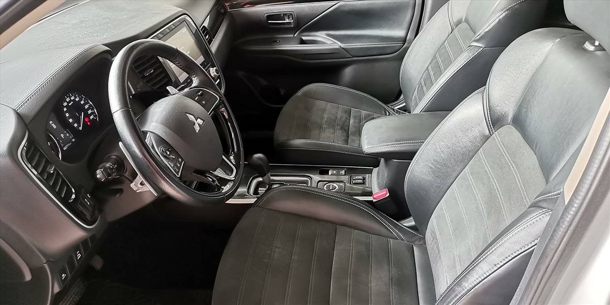 MITSUBISHI OUTLANDER GLX 4X4 2.4 AUT - Imagen 25