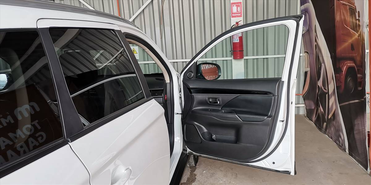MITSUBISHI OUTLANDER GLX 4X4 2.4 AUT - Imagen 29