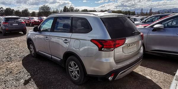 MITSUBISHI OUTLANDER 2.0 AUT - Imagen 3