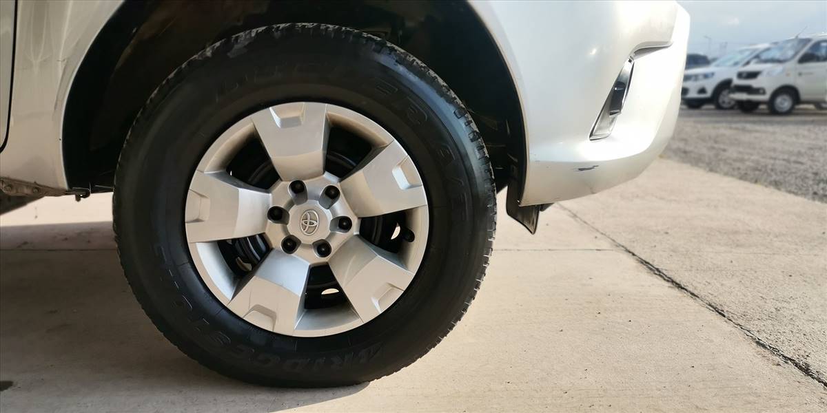 TOYOTA HI LUX DCAB 4X2 2.4 - Imagen 18