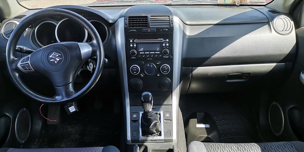 SUZUKI GRAND NOMADE GLX SPORT 2.4 - Imagen 21