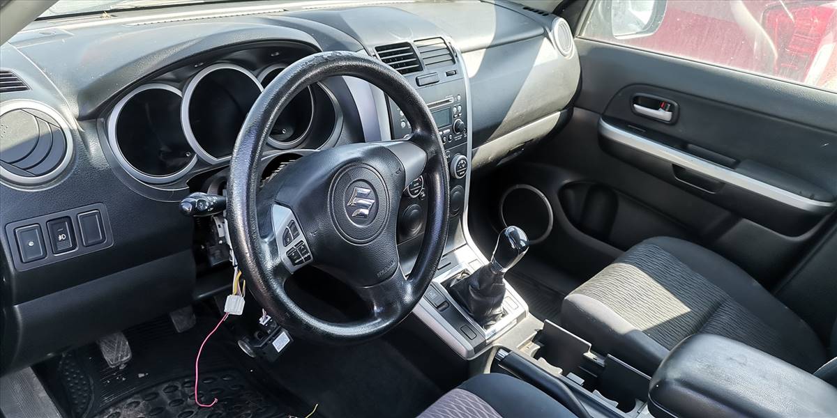 SUZUKI GRAND NOMADE GLX SPORT 2.4 - Imagen 49