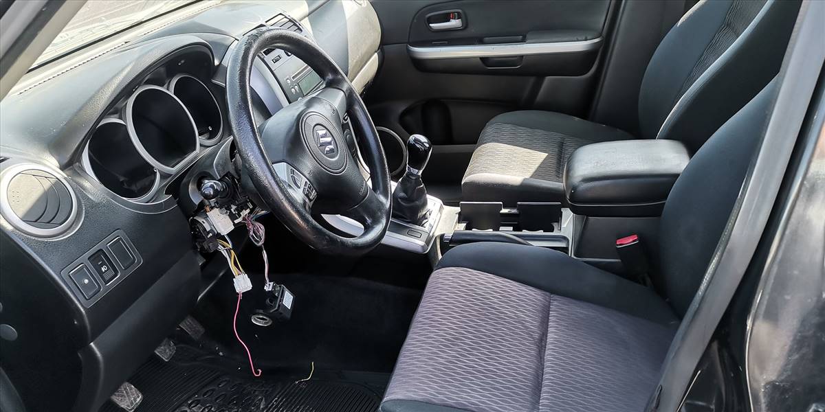 SUZUKI GRAND NOMADE GLX SPORT 2.4 - Imagen 63