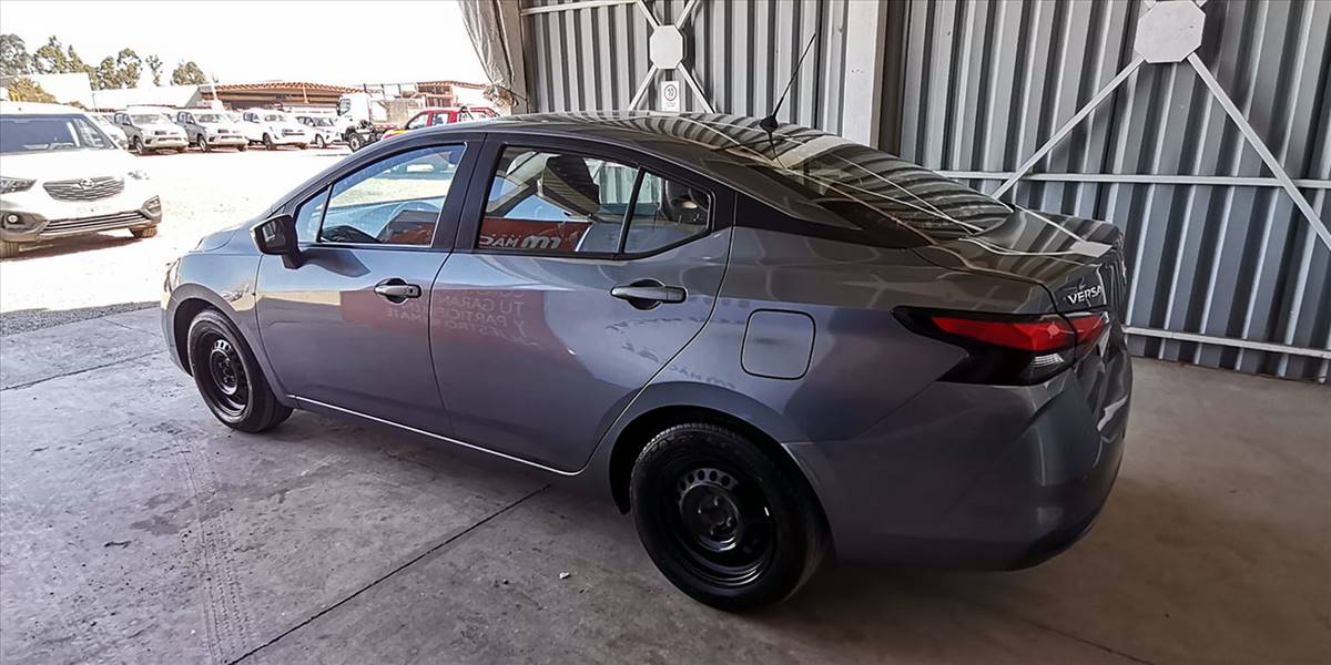 NISSAN VERSA MT 1.6 - Imagen 13
