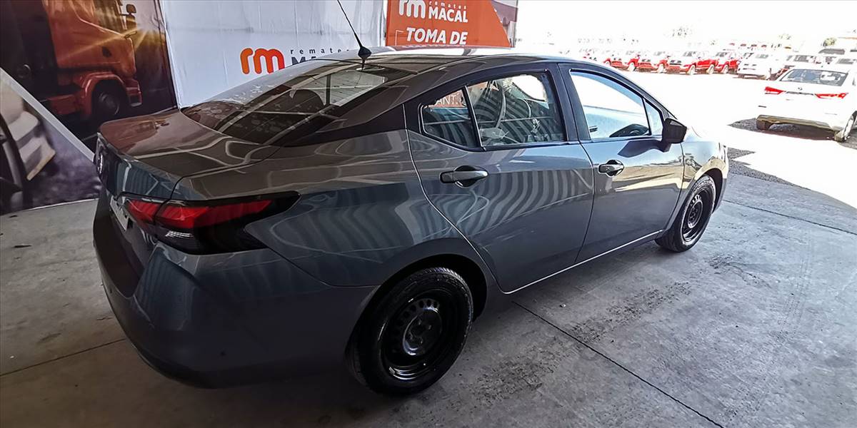 NISSAN VERSA MT 1.6 - Imagen 14