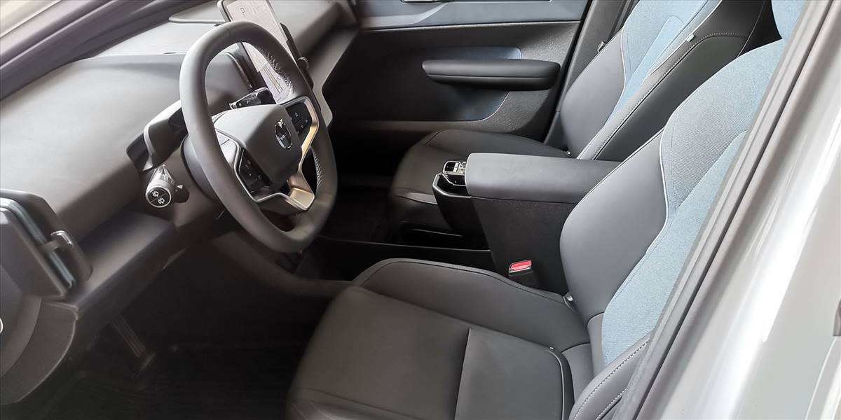 VOLVO EX30 E60 CORE AUT - Imagen 28