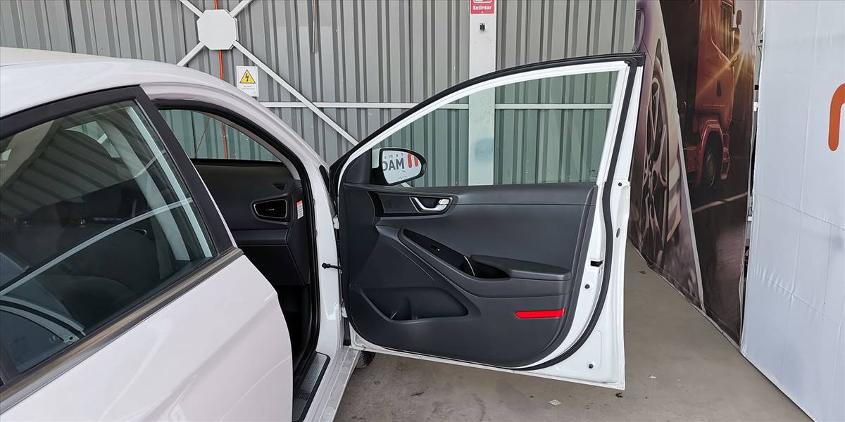 HYUNDAI IONIQ EV GLS - Imagen 56