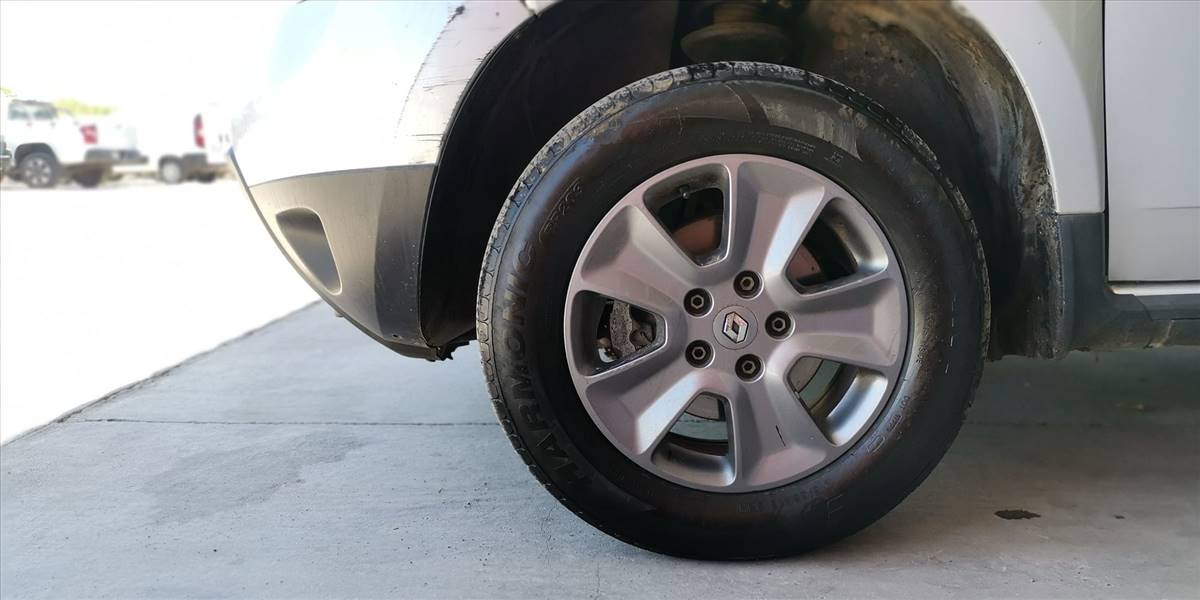 RENAULT DUSTER DYNAMIQUE 4X4 2.0 - Imagen 18