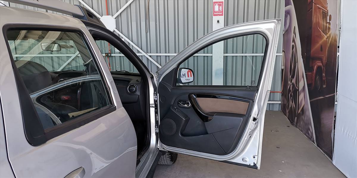 RENAULT DUSTER DYNAMIQUE 4X4 2.0 - Imagen 28