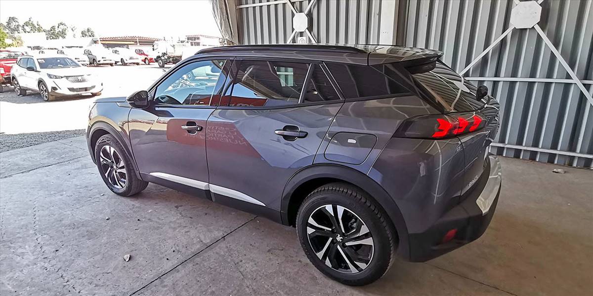 PEUGEOT 2008 BLUE HDI 130 EAT8 1.5 AUT - Imagen 10