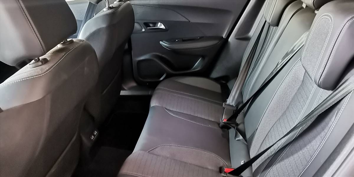 PEUGEOT 2008 BLUE HDI 130 EAT8 1.5 AUT - Imagen 26