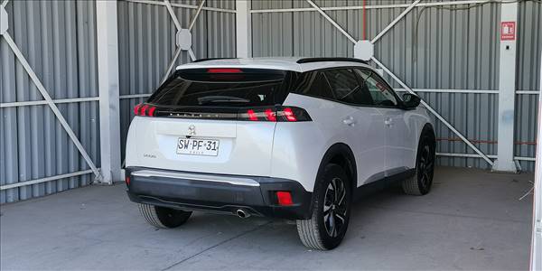 PEUGEOT 2008 BLUE HDI 130 EAT8 1.5 AUT - Imagen 4