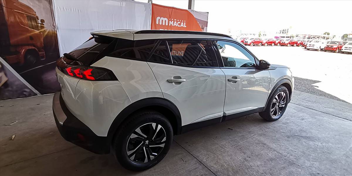 PEUGEOT 2008 BLUE HDI 130 EAT8 1.5 AUT - Imagen 11