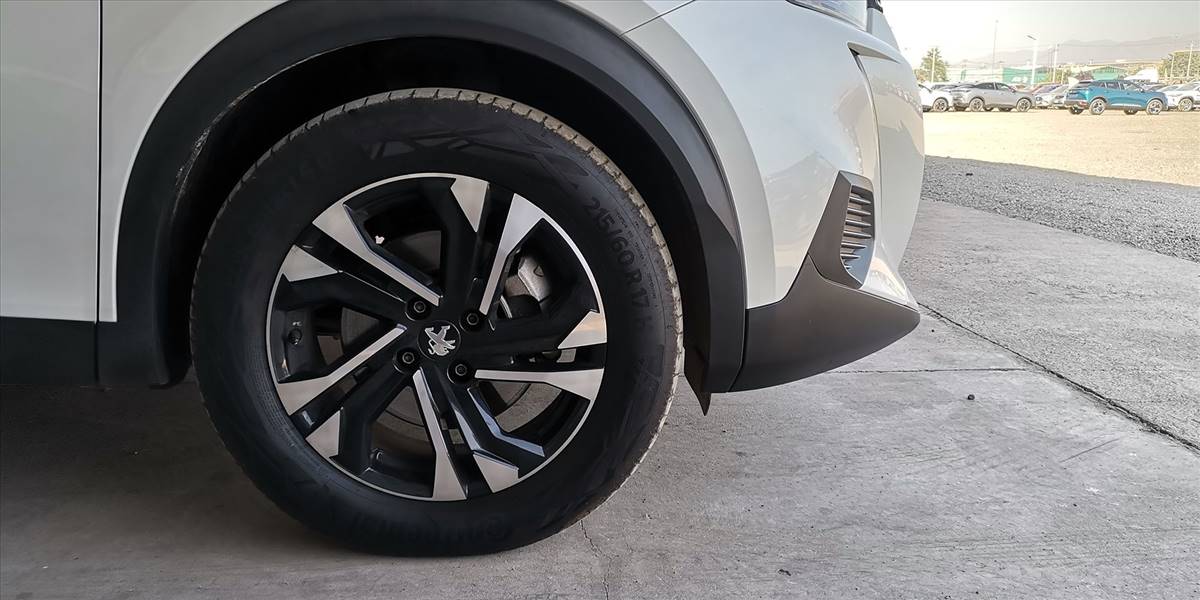 PEUGEOT 2008 BLUE HDI 130 EAT8 1.5 AUT - Imagen 17