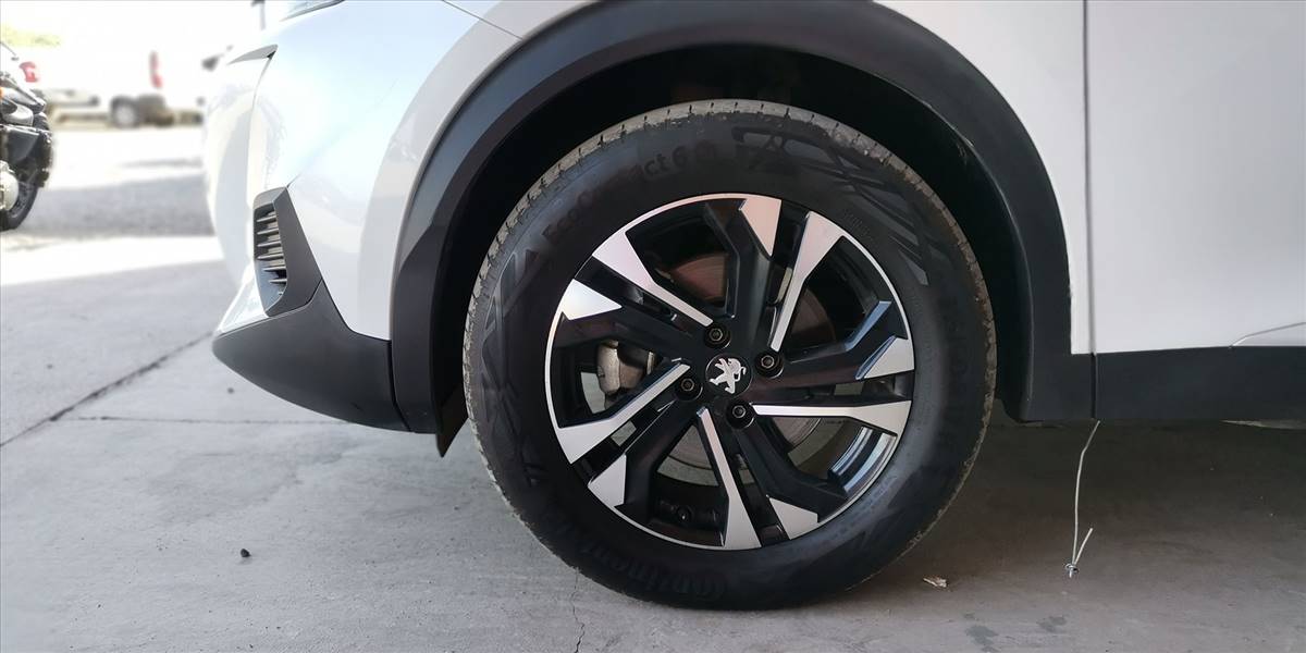 PEUGEOT 2008 BLUE HDI 130 EAT8 1.5 AUT - Imagen 18