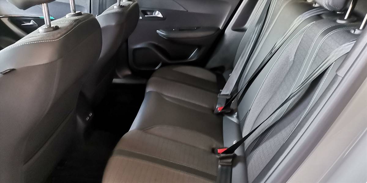 PEUGEOT 2008 BLUE HDI 130 EAT8 1.5 AUT - Imagen 26