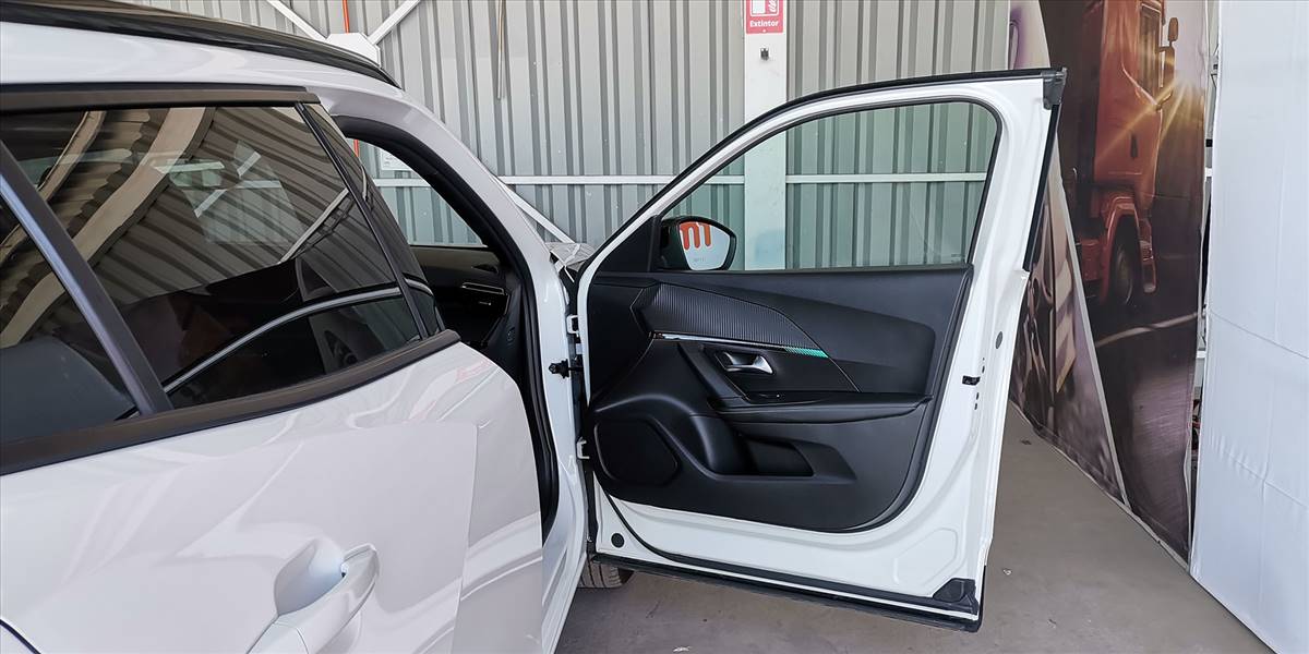 PEUGEOT 2008 BLUE HDI 130 EAT8 1.5 AUT - Imagen 28