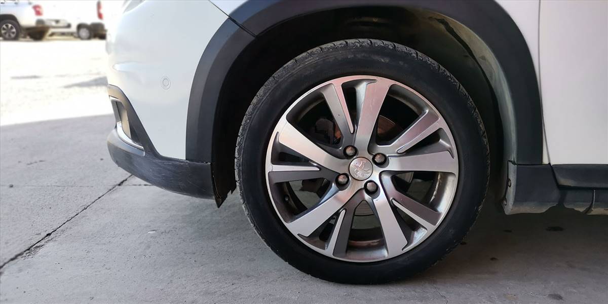 PEUGEOT 2008 ALLURE 1.2 AUT - Imagen 18