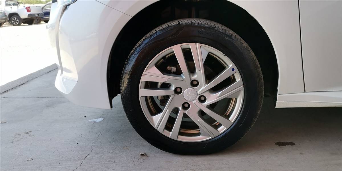 PEUGEOT 208 STYLE PURETECH 75 1.2 - Imagen 21