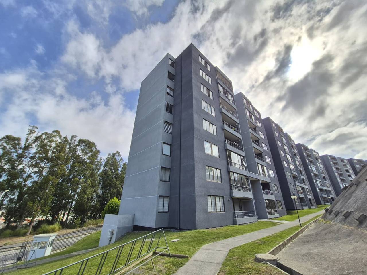 Av. Torreones Este 1731, Depto. 213, Edif. D - Imagen 1