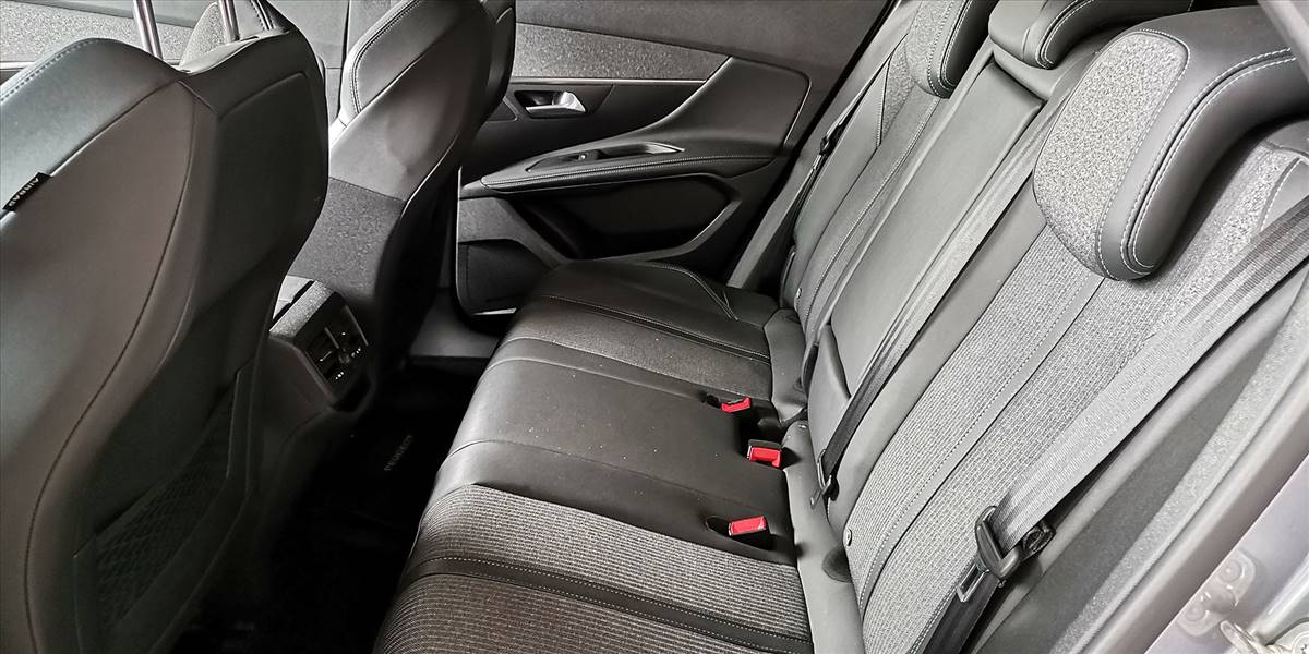PEUGEOT 3008 BLUE HDI 130 EAT8 1.5 AUT - Imagen 26