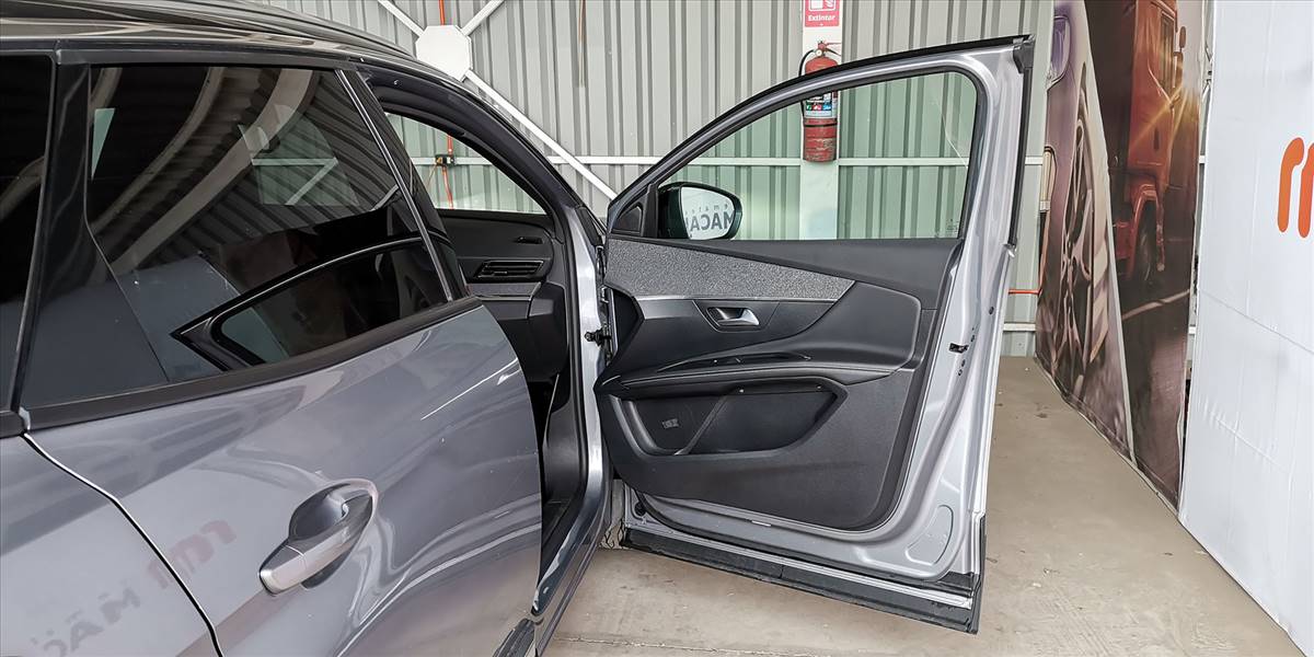PEUGEOT 3008 BLUE HDI 130 EAT8 1.5 AUT - Imagen 28