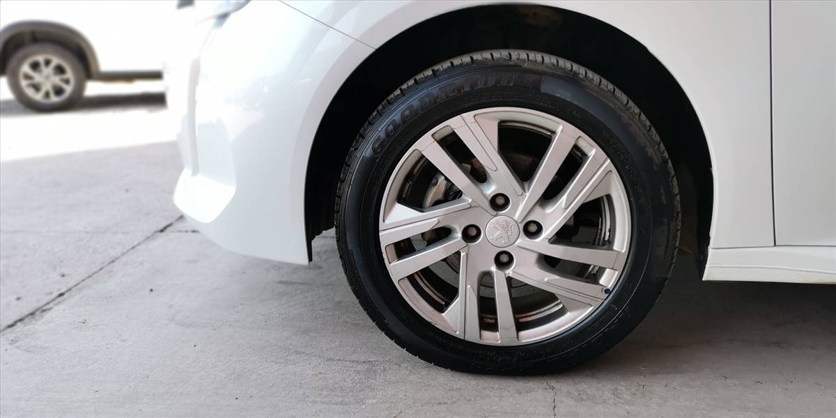 PEUGEOT 208 STYLE PURETECH 75 1.2 - Imagen 21