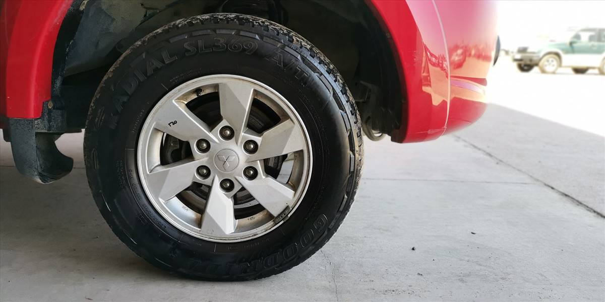 MITSUBISHI L200 KATANA 2.5 - Imagen 40