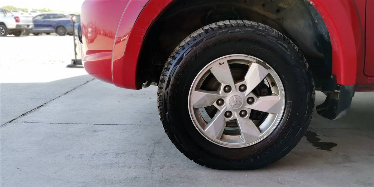 MITSUBISHI L200 KATANA 2.5 - Imagen 41