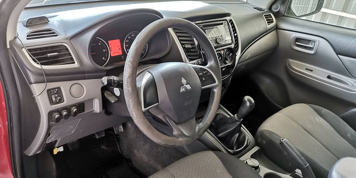 MITSUBISHI L200 KATANA 2.5 - Imagen 47