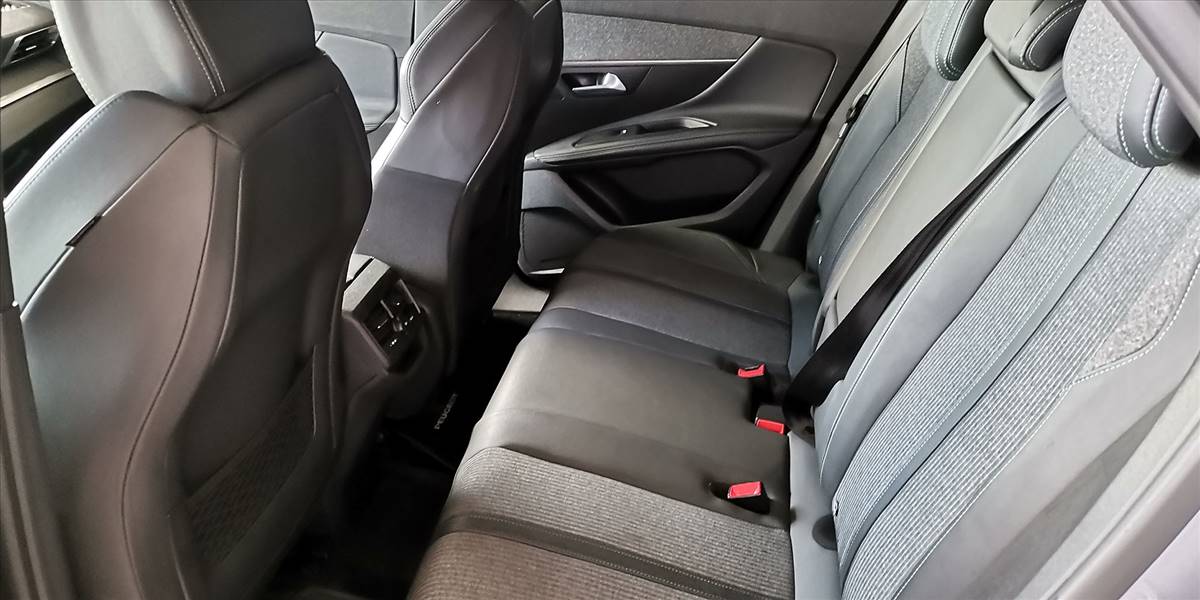 PEUGEOT 3008 BLUE HDI 130 EAT8 1.5 AUT - Imagen 29