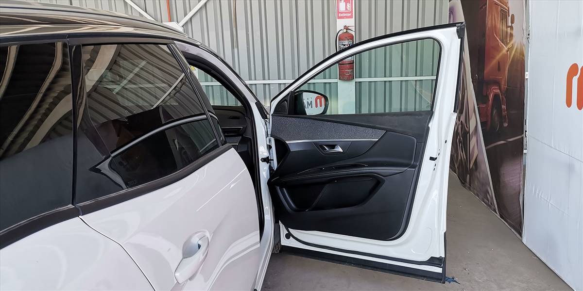 PEUGEOT 3008 BLUE HDI 130 EAT8 1.5 AUT - Imagen 28