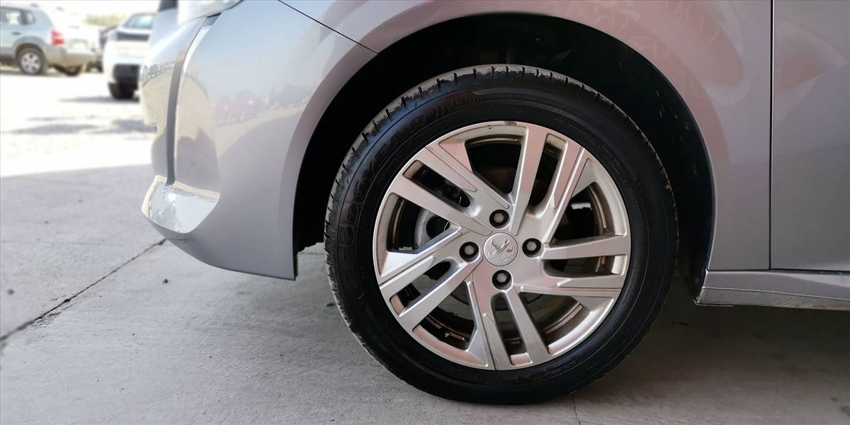 PEUGEOT 208 STYLE PURETECH 75 1.2 - Imagen 18