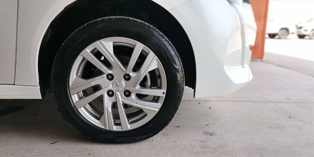 PEUGEOT 208 STYLE PURETECH 75 1.2 - Imagen 17