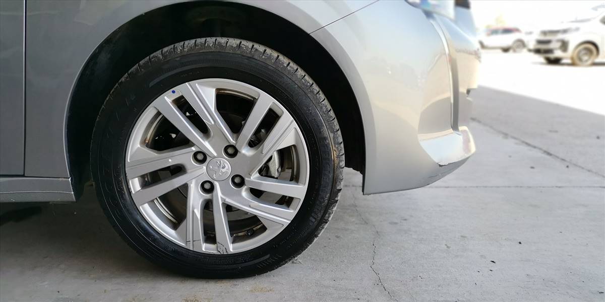 PEUGEOT 208 STYLE PURETECH 75 1.2 - Imagen 17