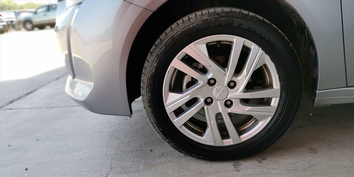 PEUGEOT 208 STYLE PURETECH 75 1.2 - Imagen 18