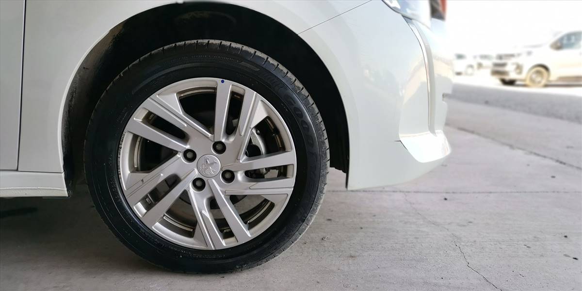 PEUGEOT 208 STYLE PURETECH 75 1.2 - Imagen 17