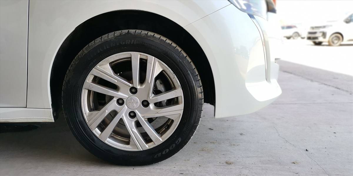 PEUGEOT 208 STYLE PURETECH 75 1.2 - Imagen 17