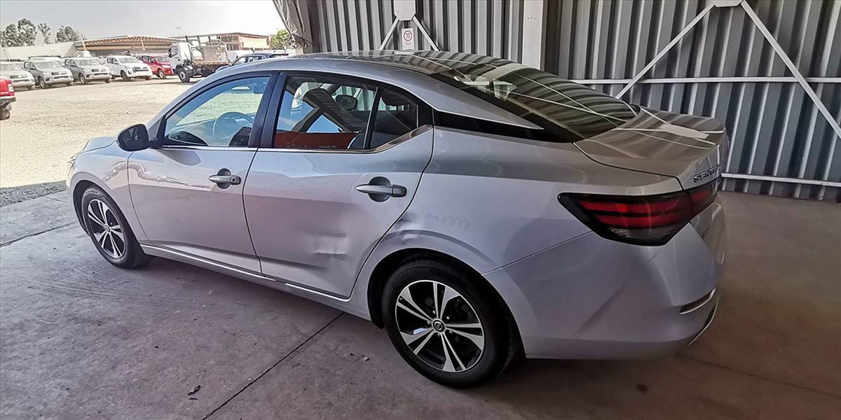 NISSAN SENTRA MT 2.0 - Imagen 13
