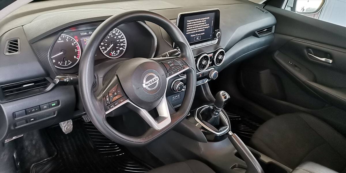 NISSAN SENTRA MT 2.0 - Imagen 24
