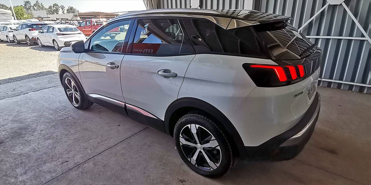 PEUGEOT 3008 BLUE HDI 130 EAT8 1.5 AUT - Imagen 10