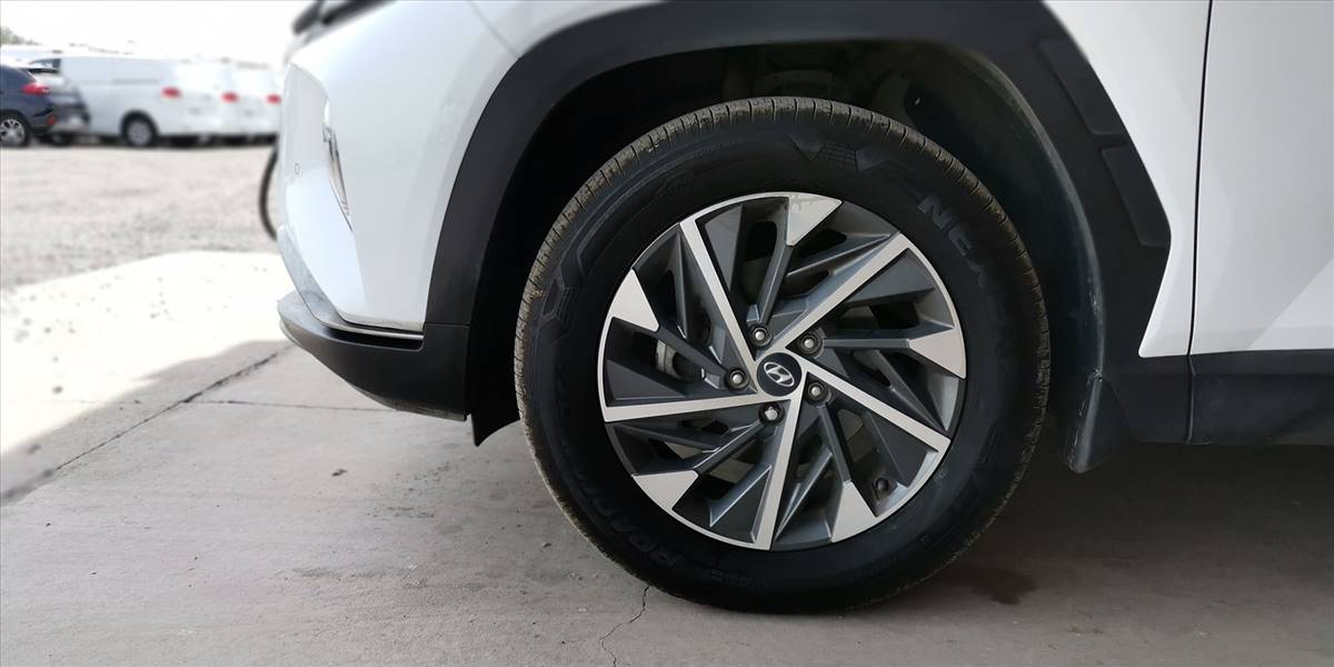 HYUNDAI TUCSON NX4 2.0 AUT - Imagen 18