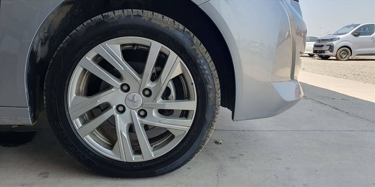 PEUGEOT 208 STYLE PURETECH 75 1.2 - Imagen 17