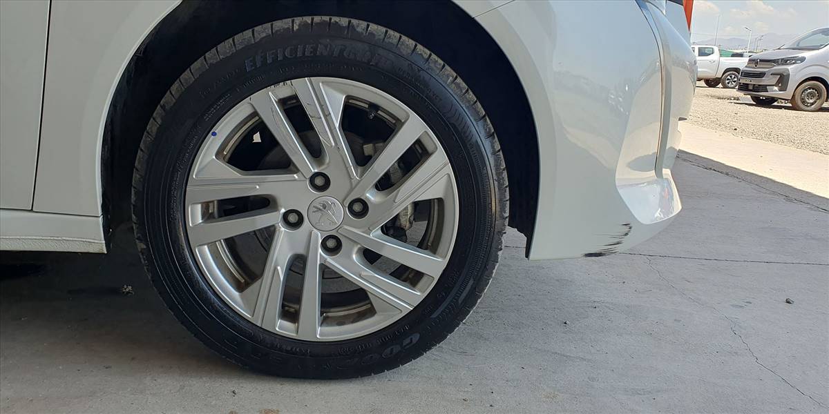 PEUGEOT 208 STYLE PURETECH 75 1.2 - Imagen 20