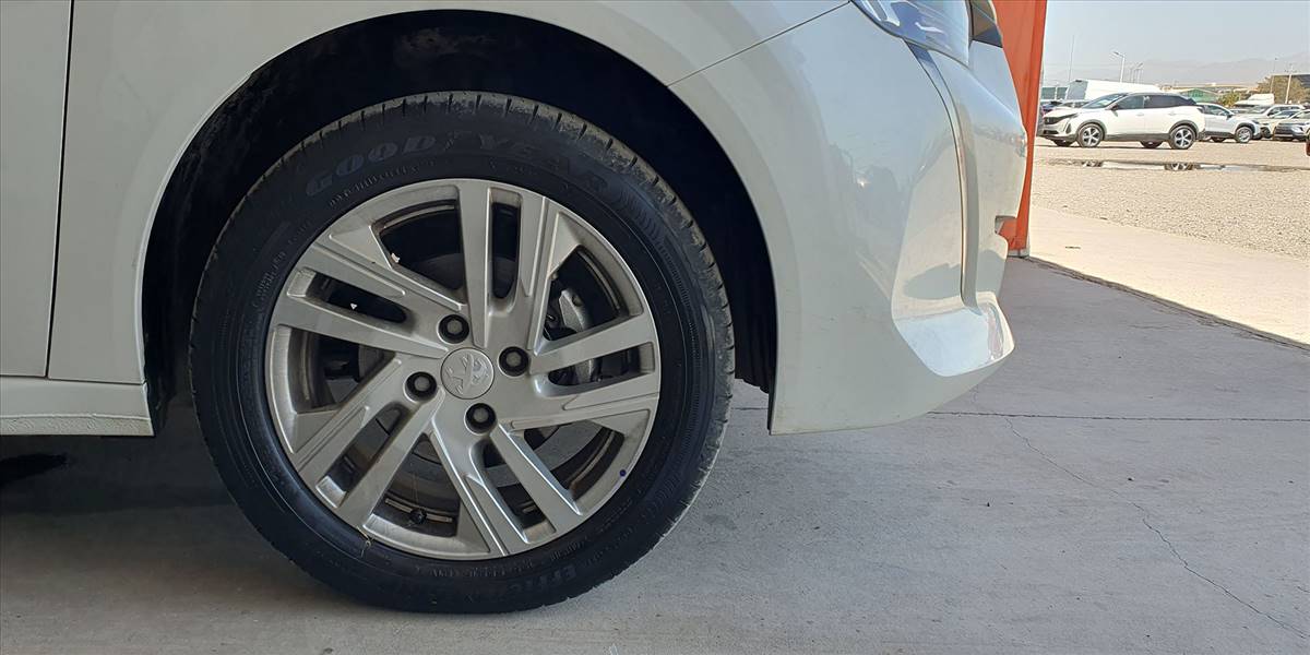 PEUGEOT 208 STYLE PURETECH 75 1.2 - Imagen 20