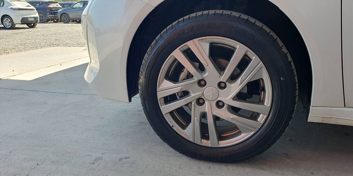 PEUGEOT 208 STYLE PURETECH 75 1.2 - Imagen 21
