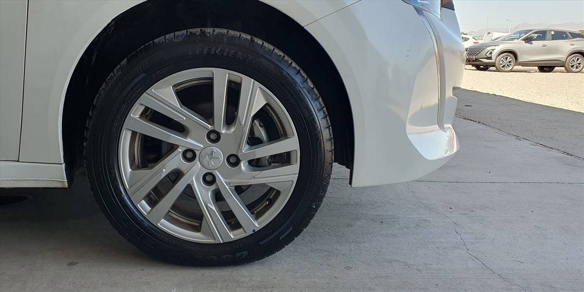 PEUGEOT 208 STYLE PURETECH 75 1.2 - Imagen 20